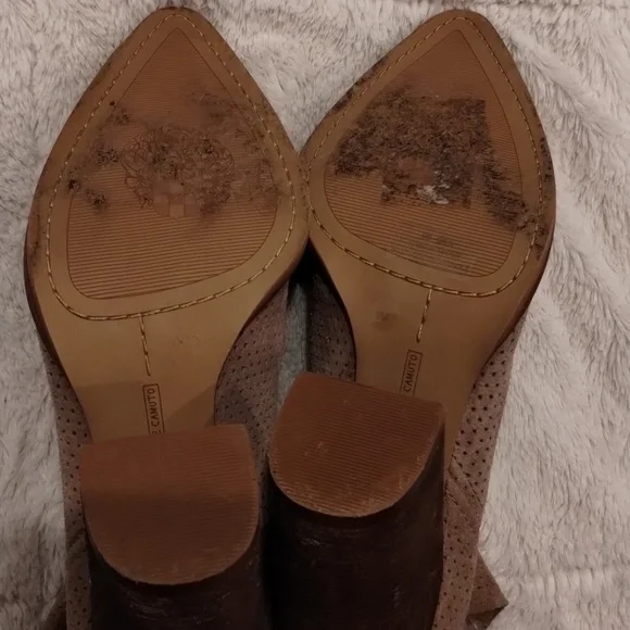 Vince Camuto Welland Sable Suede Pointed Toe Block Heel Ankle Booties EUC - Picture 8 of 10